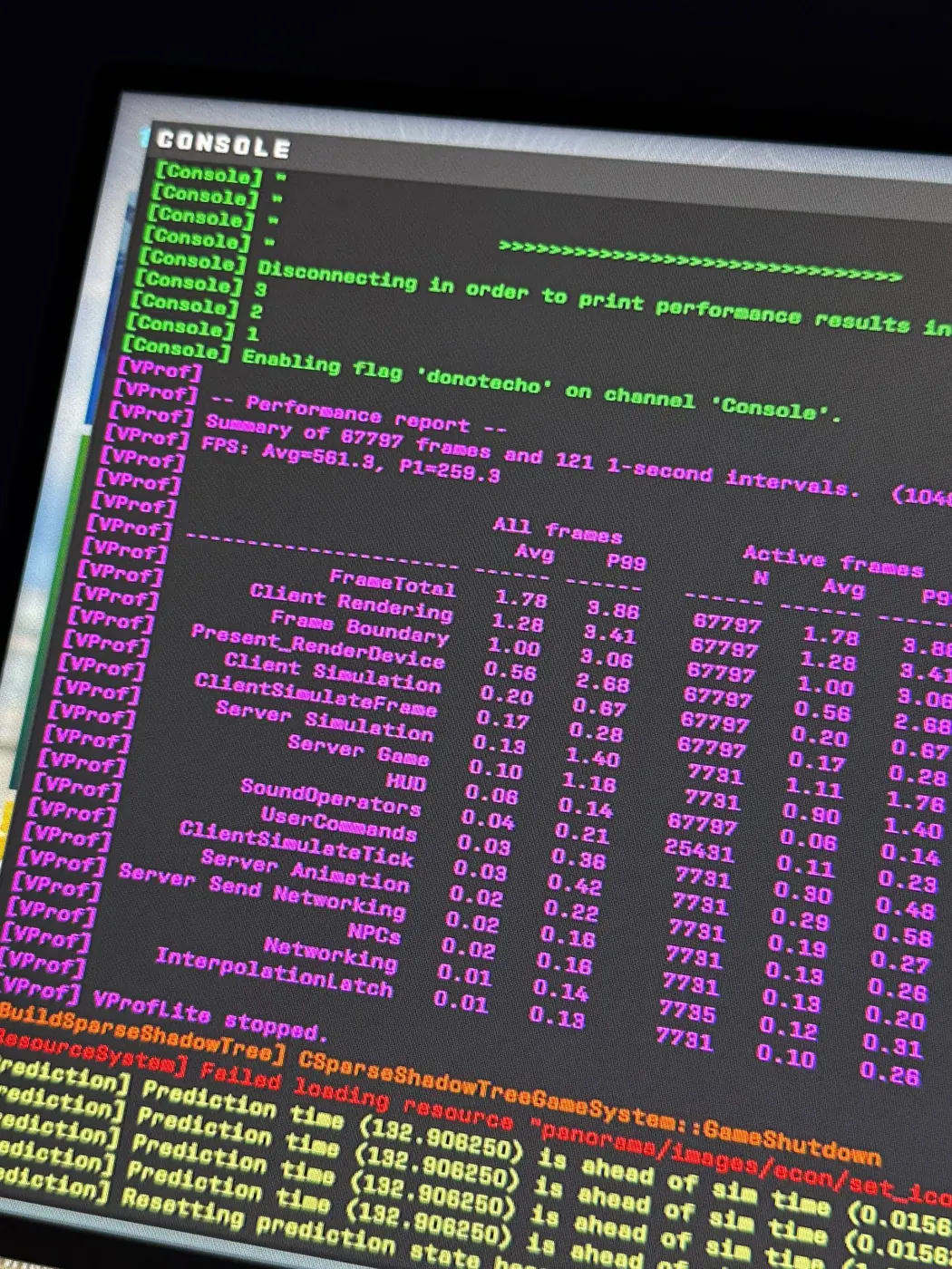 Скриншот отчёта FPS Benchmark до настройки: средний FPS 561,3, 1% low 259,3